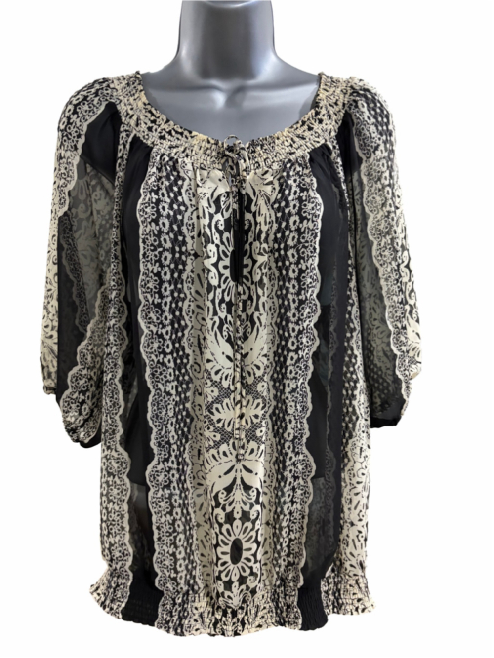 51. Women's Mossimo Blouse Size L Black White Patterned Long Sleeve Top